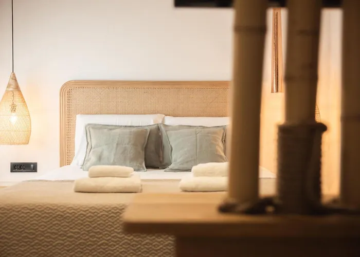 Private Studio Apartment, Unique Location - Sea View