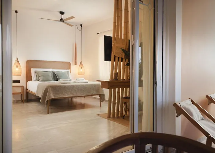 Private Studio Apartment, Unique Location - Sea View