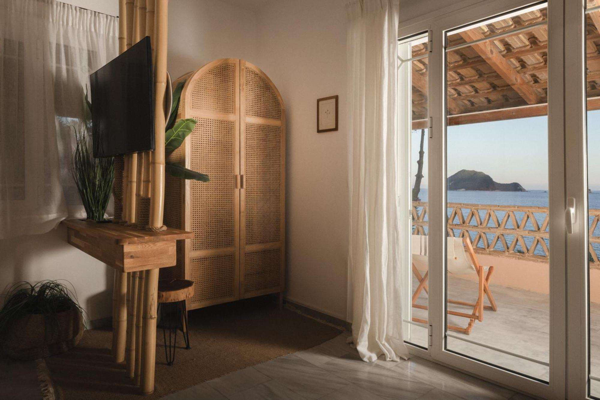 Private Apartment, Unique Location - Sea View * Lithakia (Zakynthos)